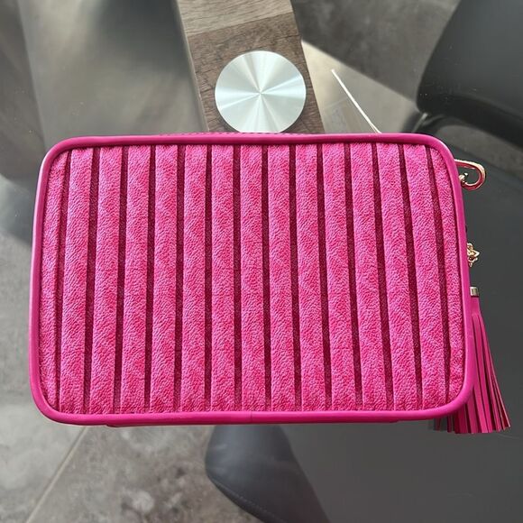 Michael Kors Jet Set Charm Medium Camera Bag in Wild Berry, NWT - Picture 9 of 9